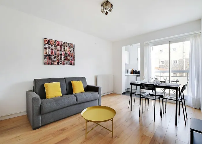 1Bdr 3P Apartment Balcony - St Maur Voltaire