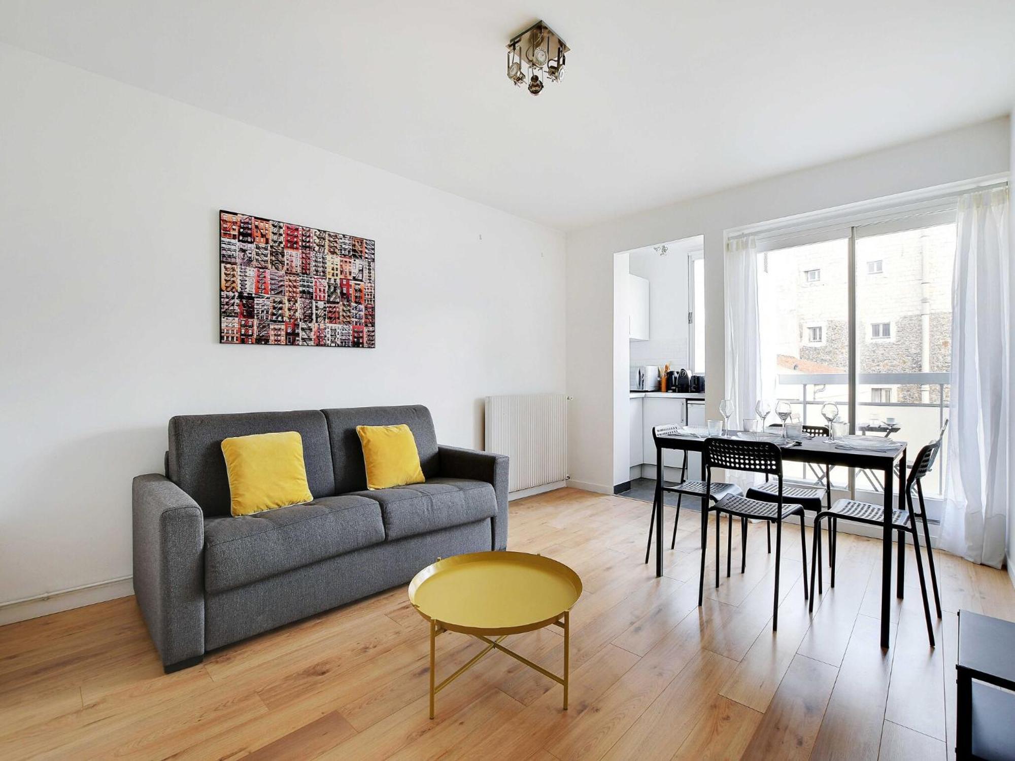 1bdr 3p Balcony - St Maur Voltaire Appartement Parijs