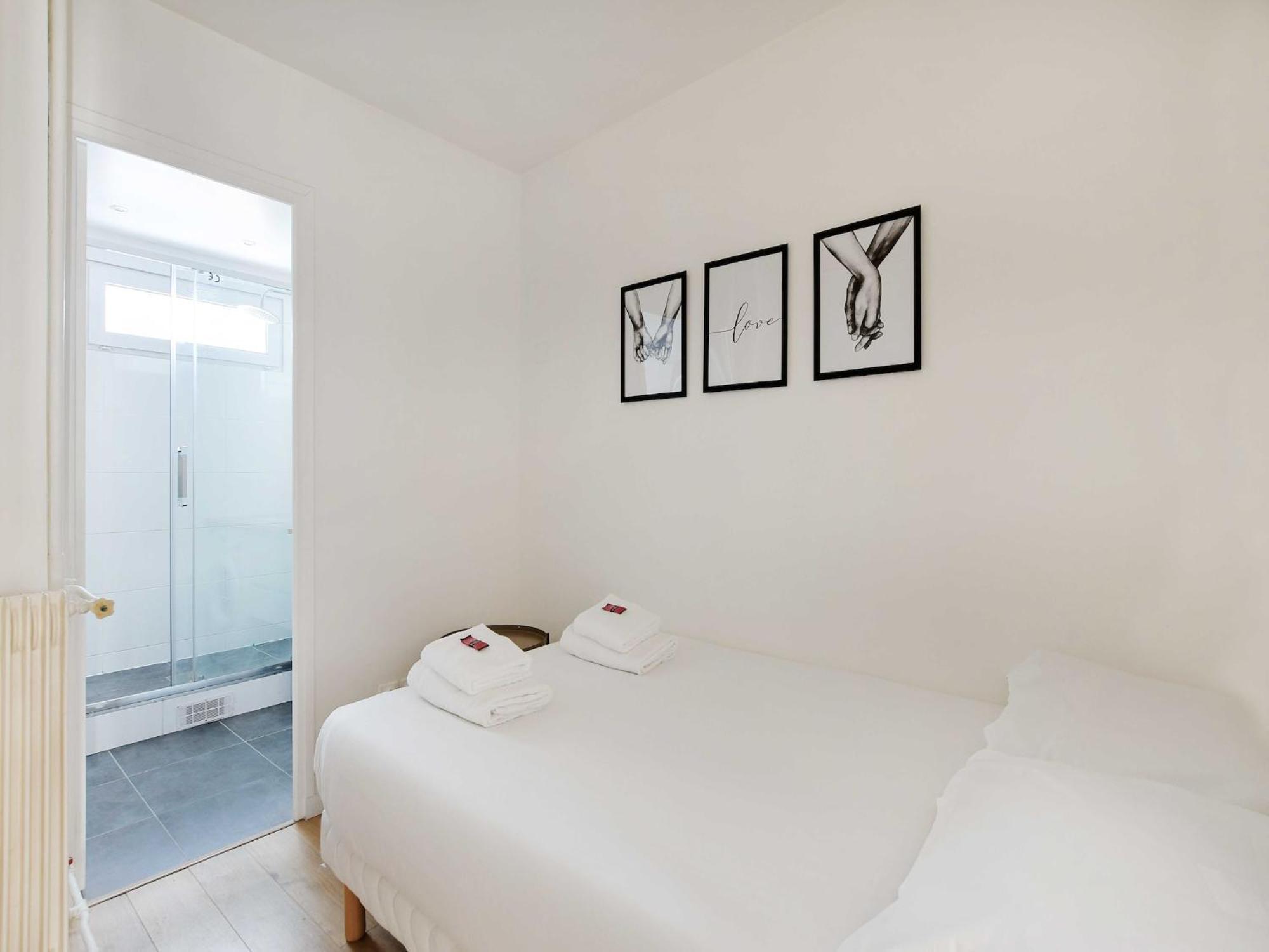 1bdr 3p Balcony - St Maur Voltaire * Parijs
