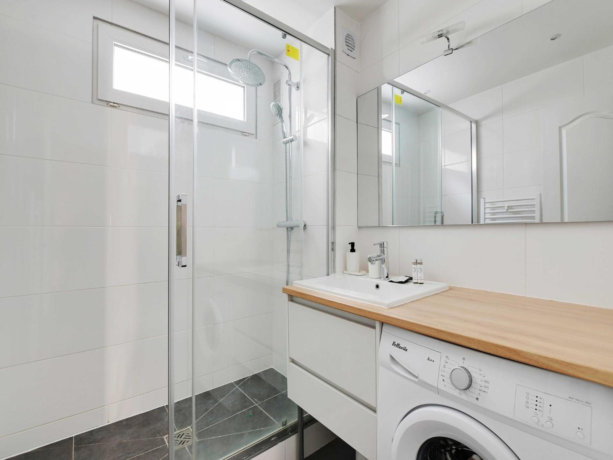 1bdr 3p Balcony - St Maur Voltaire *