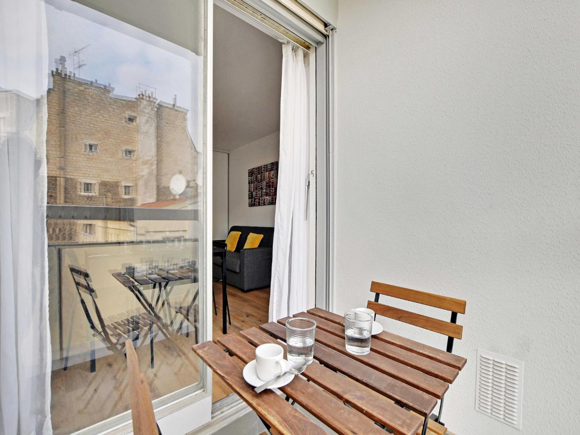 1bdr 3p Balcony - St Maur Voltaire Parijs