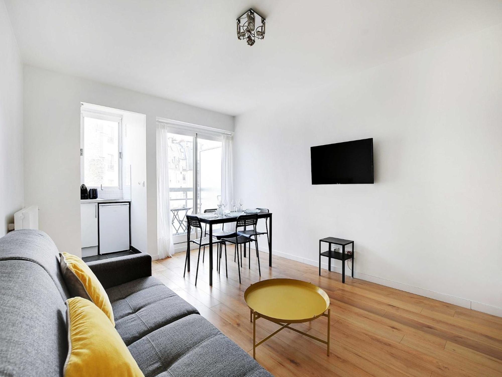 1bdr 3p Balcony - St Maur Voltaire * Parijs